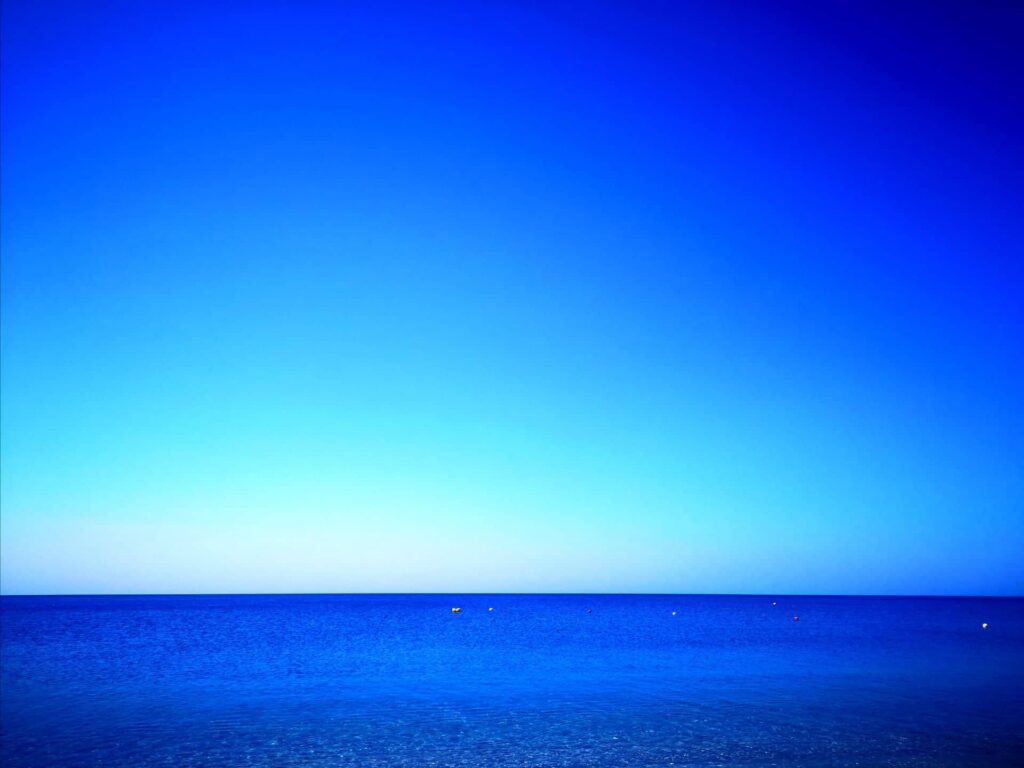 mare blu orizzonte