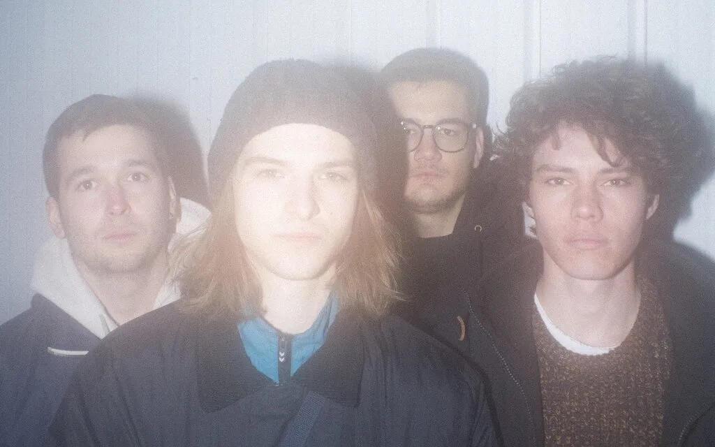 Foto dei componenti della band Post Nebbia durante una sessione live/ritratto promozionale, gruppo musicale veneto emergente.