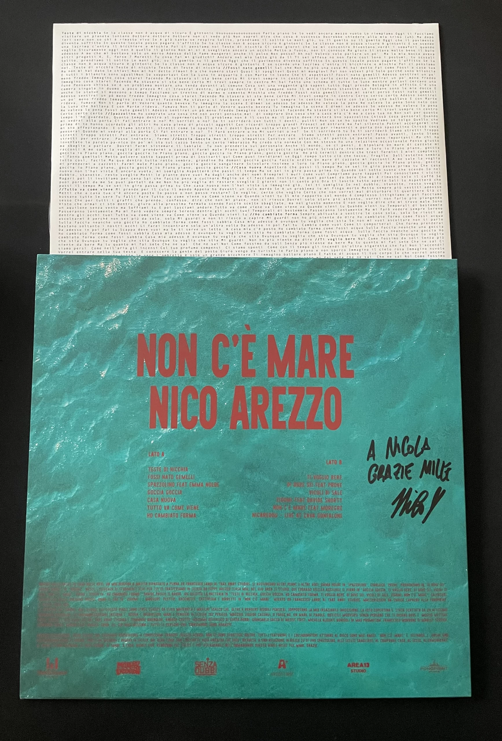 Vinile autografato di Nico Arezzo dell’album Non c’è mare, con firma visibile sulla copertina.