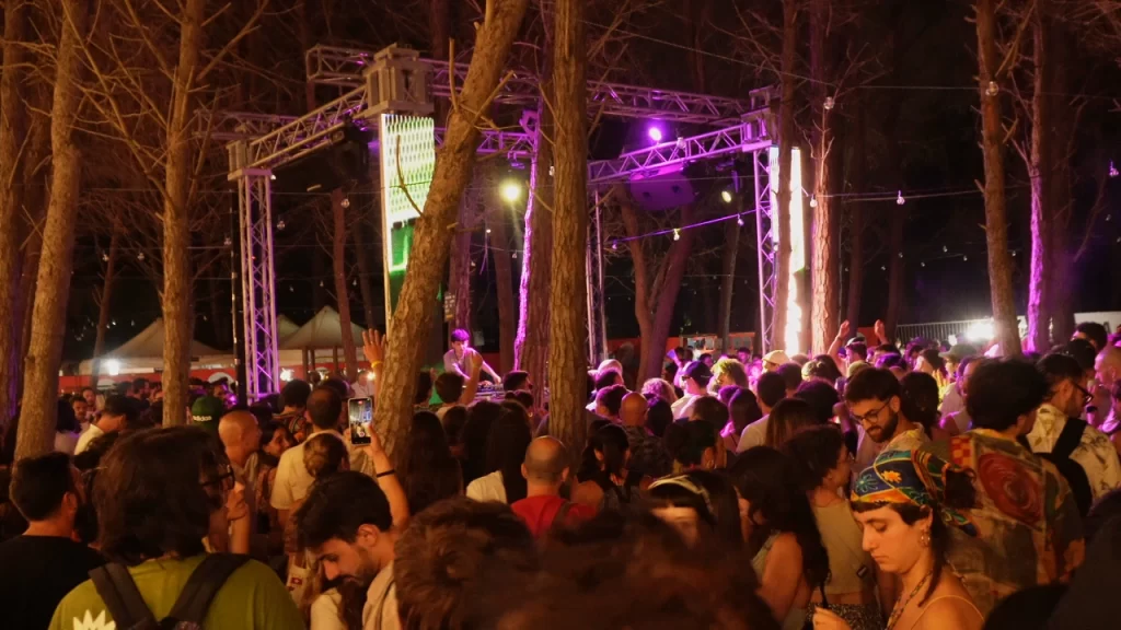 DJ set serale al Color Fest XIII Lamezia Terme 2025 sul Lungomare Falcone Borsellino