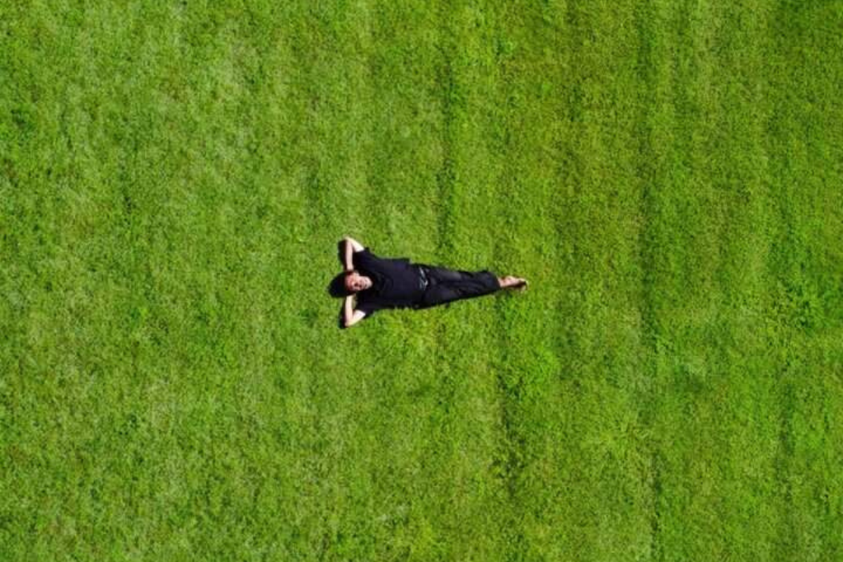 Copertina del nuovo album di Nico Arezzo - Non c'è fretta